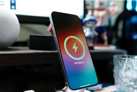 宁夏苹果15换屏服务分享用什么充电器给iPhone15充电更好 